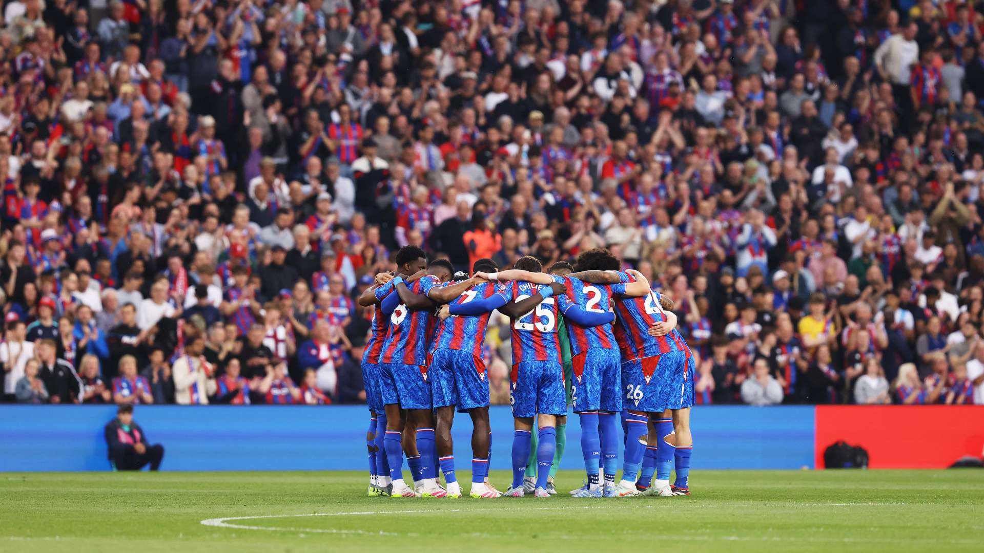 Crystal Palace thi đấu trên sân nhà Selhurst Park mùa 2025