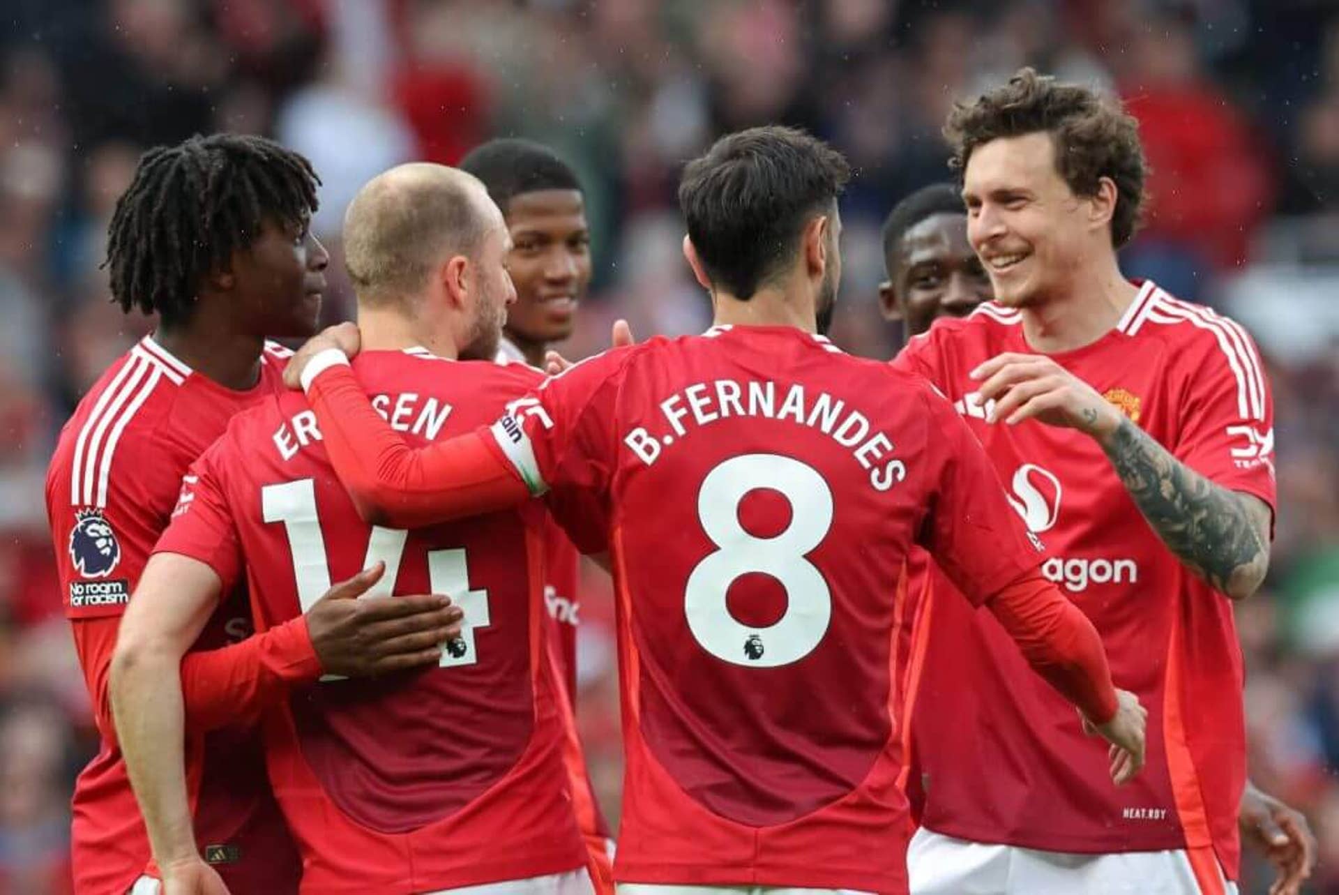 Christian Eriksen (MU) ăn mừng bàn thắng tại Old Trafford, tháng 5/2025