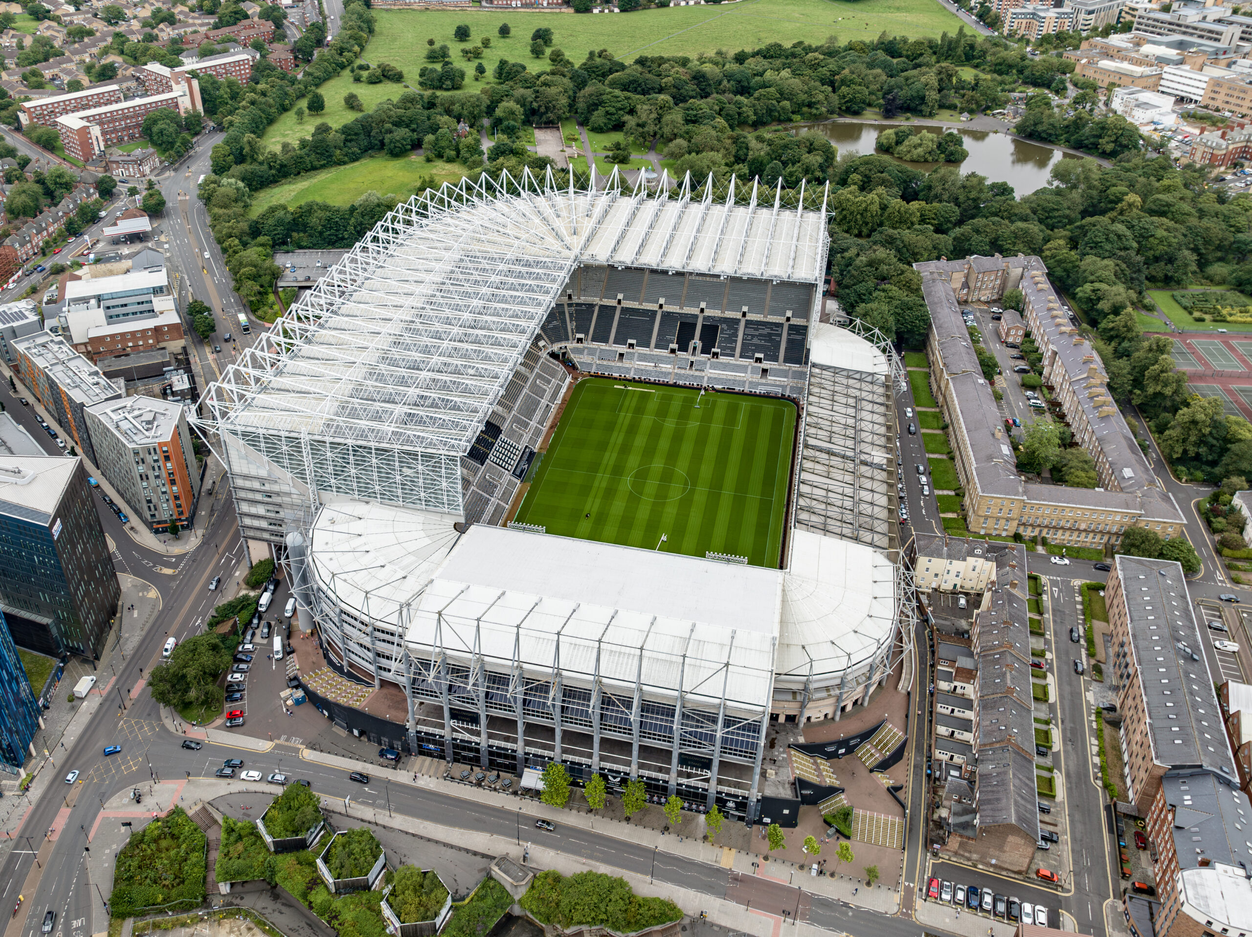 Toàn cảnh sân vận động St. James' Park, nơi diễn ra trận đấu