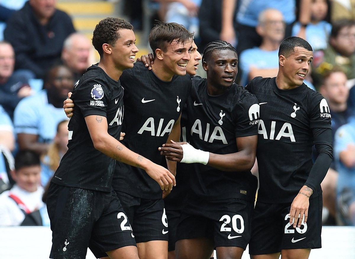 Brennan Johnson ăn mừng bàn mở tỷ số cho Tottenham trước Man City