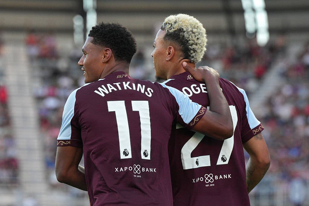 Ollie Watkins và Morgan Rogers - hai cầu thủ chủ chốt của Aston Villa mùa 2025/26