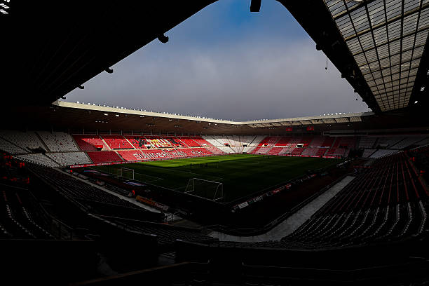 Toàn cảnh bên trong sân Stadium of Light trước một trận đấu lớn.