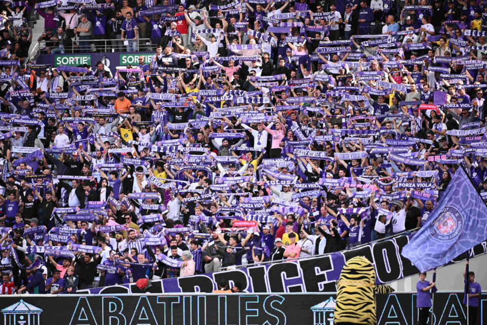 CĐV Toulouse tại sân Stade de Toulouse