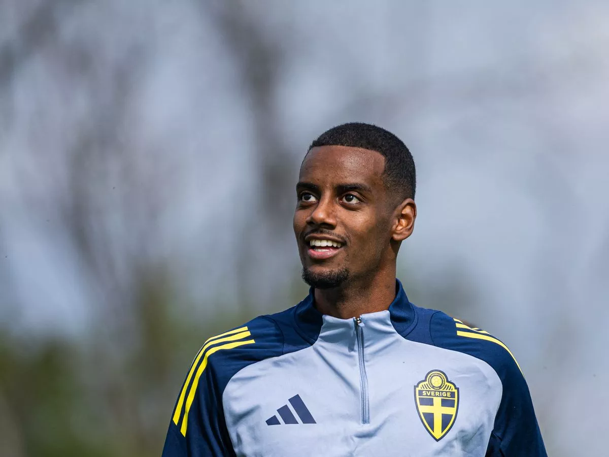 Alexander Isak trong buổi tập cùng đội tuyển Thụy Điển, chuẩn bị cho World Cup 2025