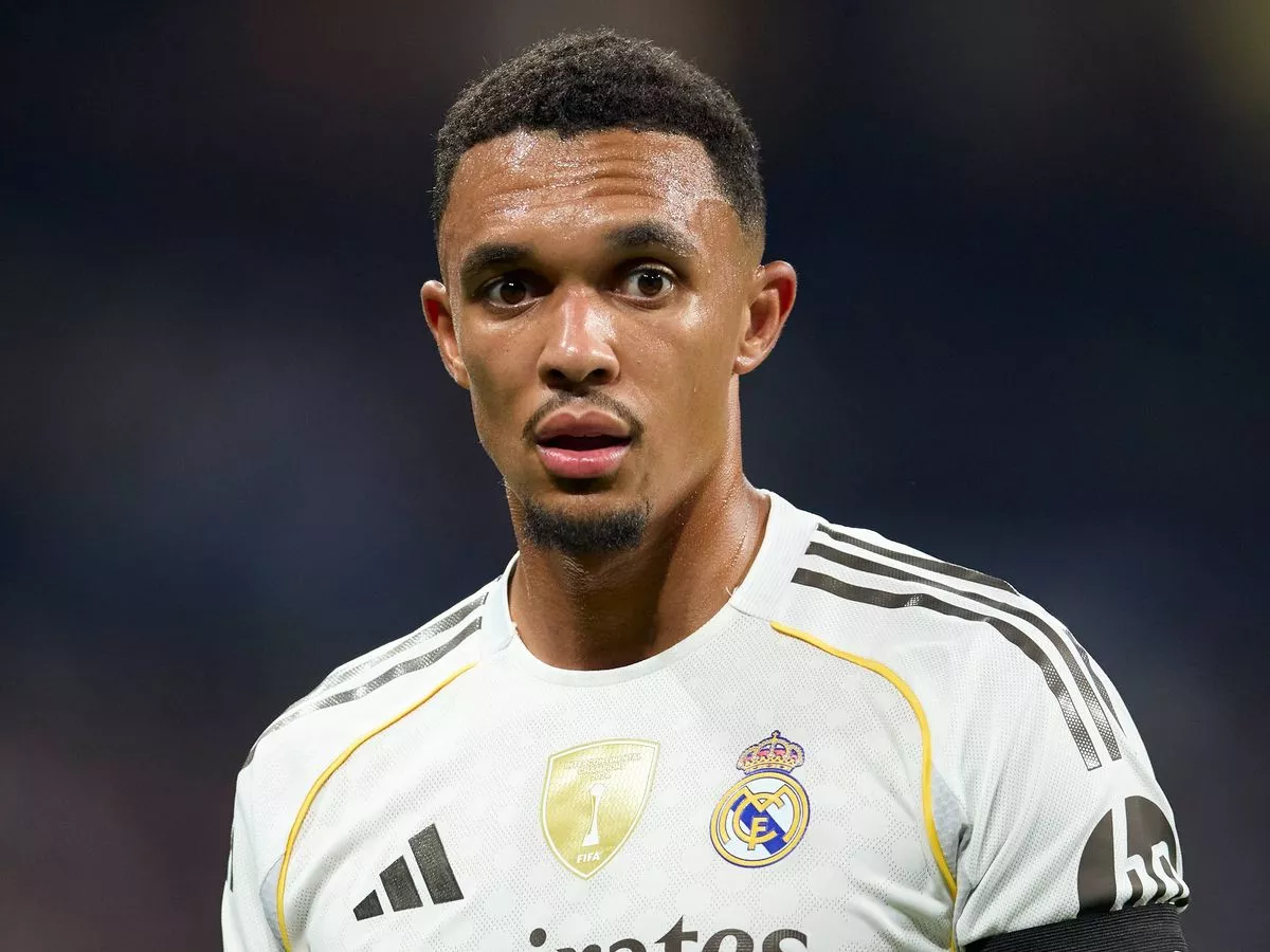 Trent Alexander-Arnold trong màu áo Real Madrid tại Bernabeu