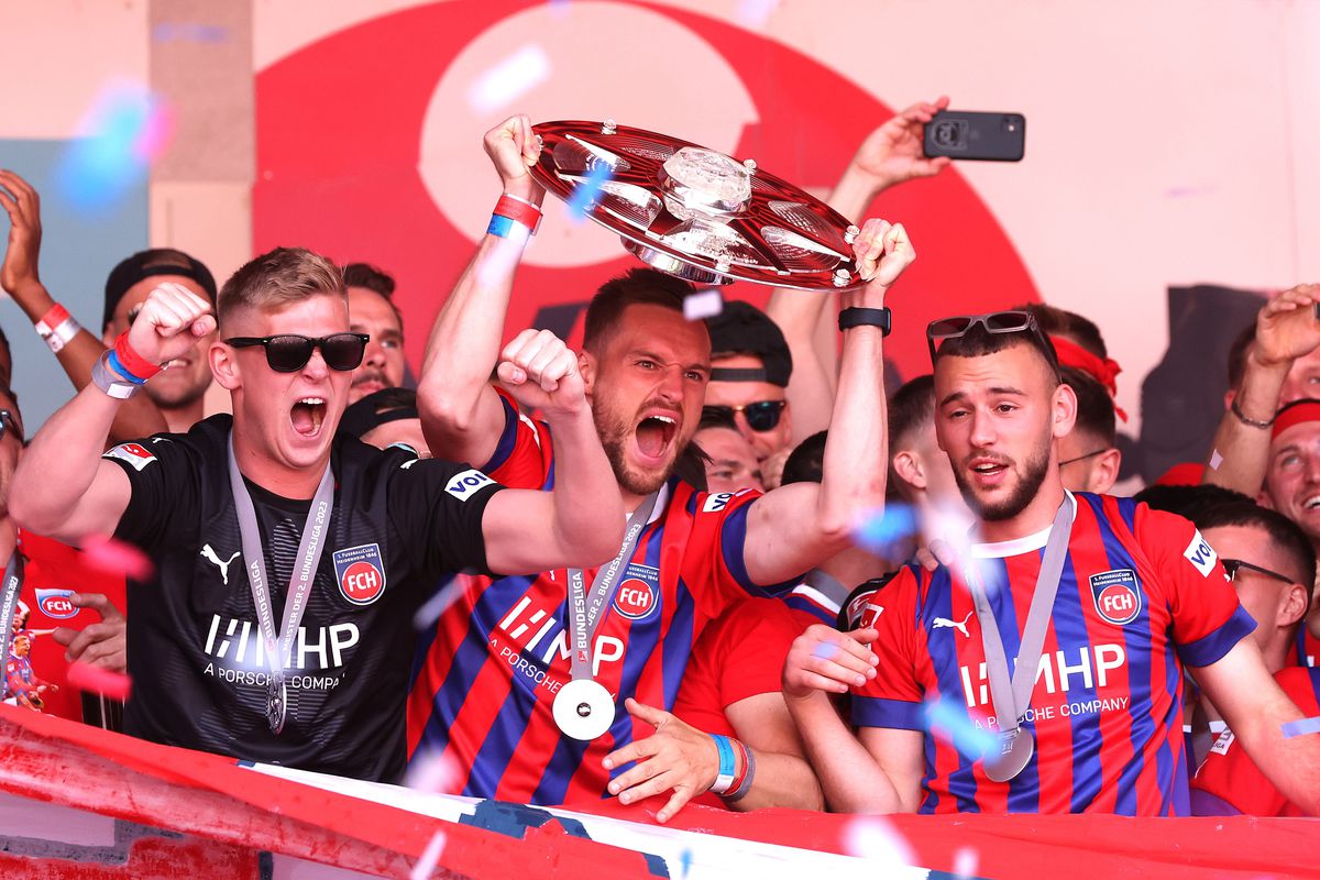 1. FC Heidenheim ăn mừng thăng hạng Bundesliga, nhiều cầu thủ chủ chốt hiện tại