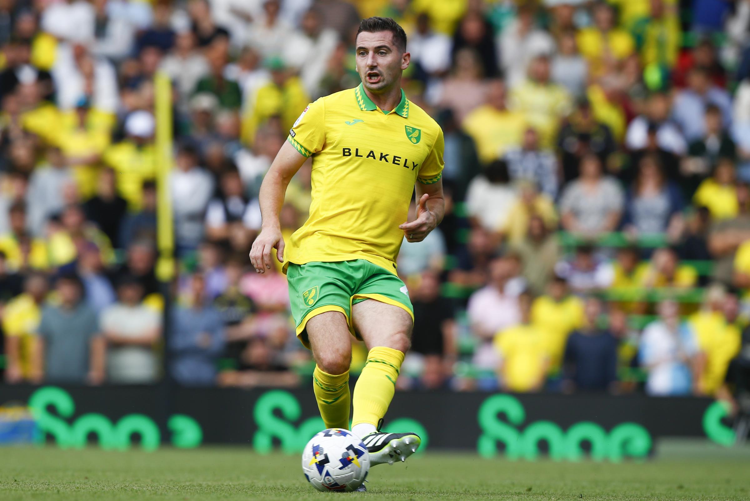 Kenny McLean - Đội trưởng Norwich City trong màu áo vàng xanh