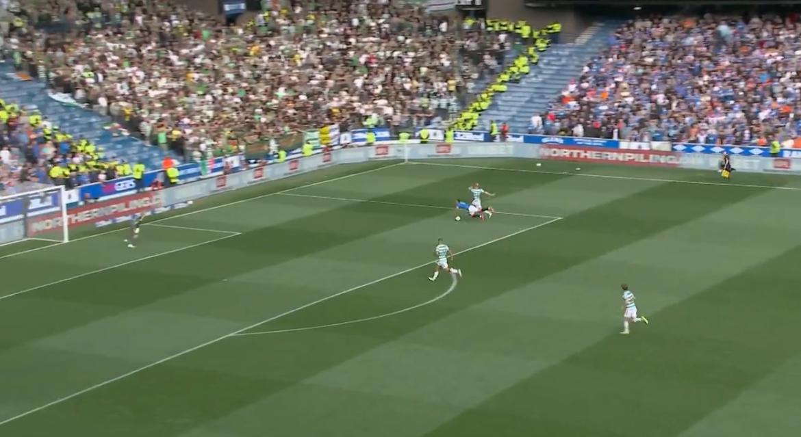 Tình huống tranh cãi giữa Celtic và Rangers – VAR vào cuộc