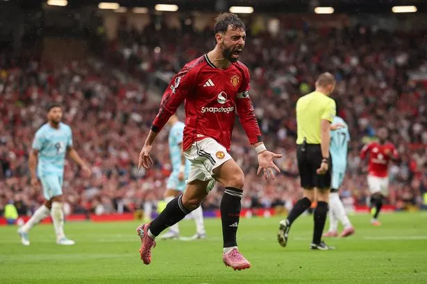 Bruno Fernandes ăn mừng bàn thắng quyết định từ chấm phạt đền