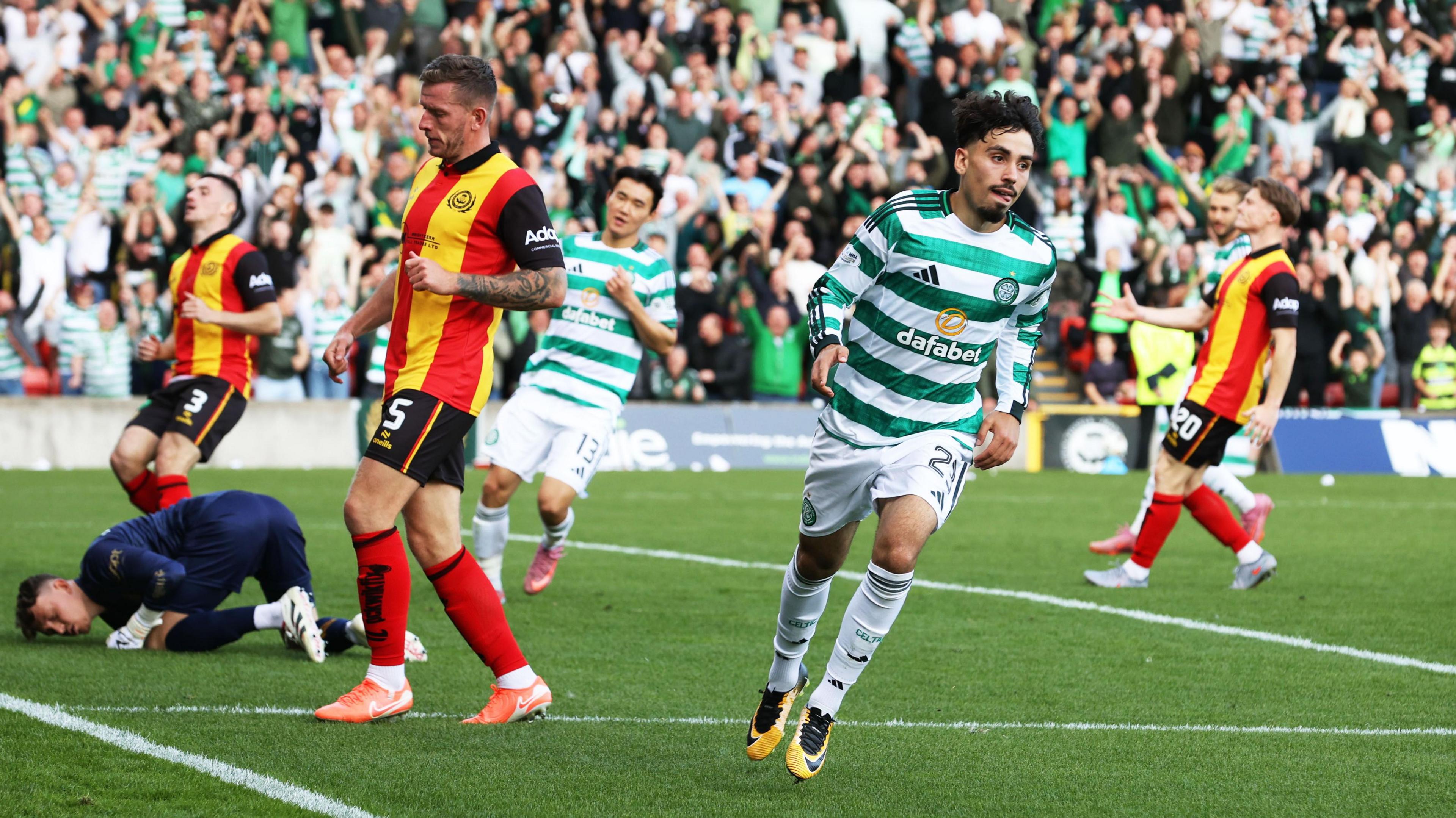 Sebastian Tounekti scores