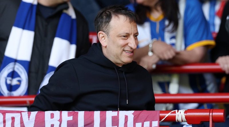 Tony Bloom, chủ tịch Brighton, xây dựng đội hình mạnh cho mùa giải 2025-26.