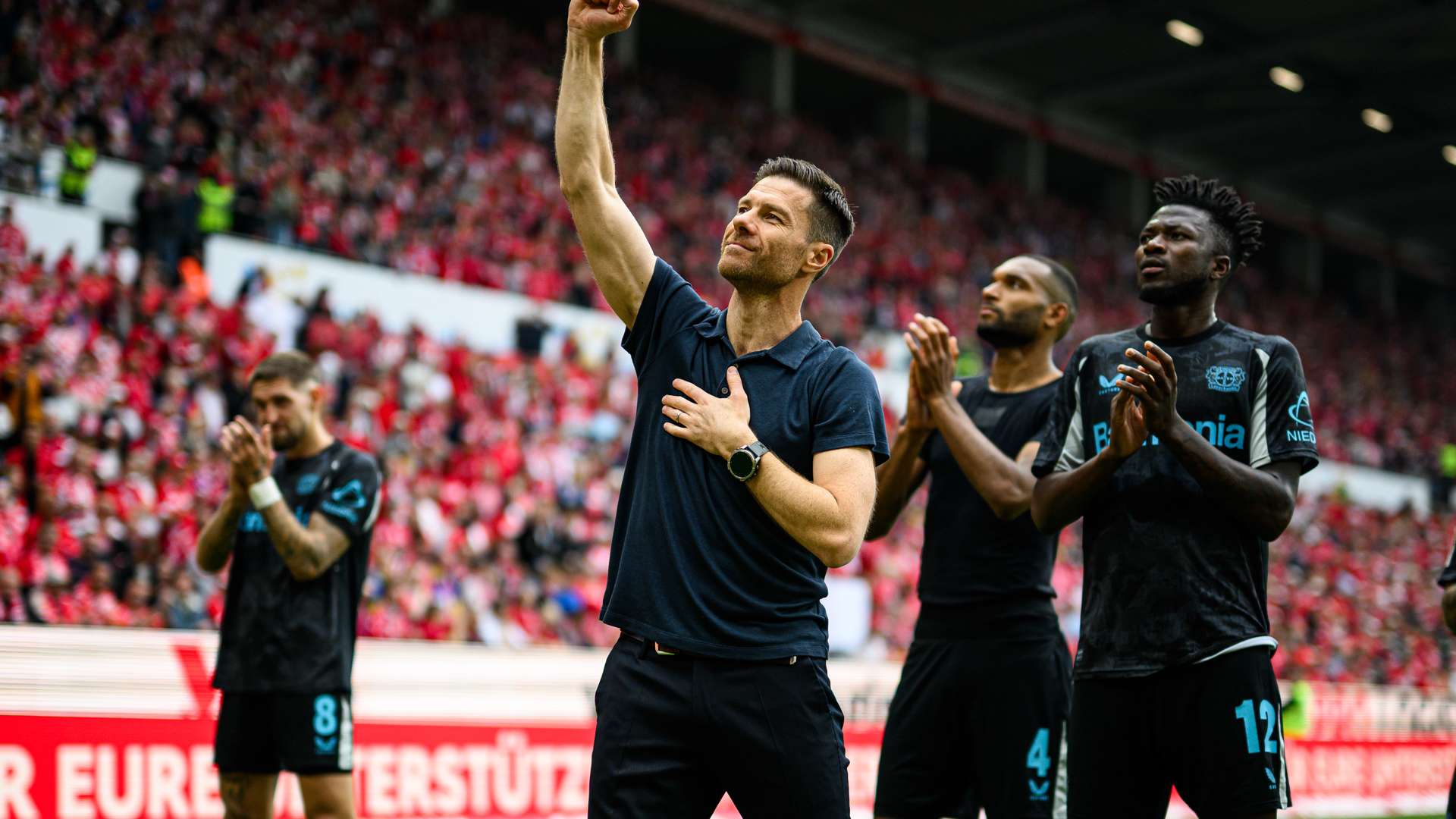 Cầu thủ Bayer Leverkusen ăn mừng bàn thắng, mùa giải 2025