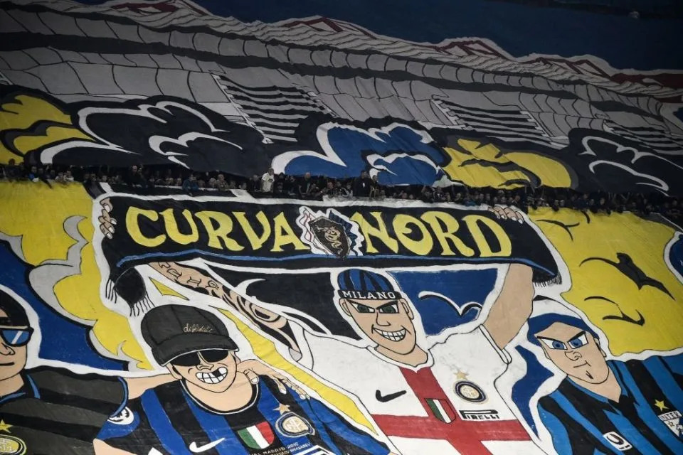 Cổ động viên Inter Milan và Juventus