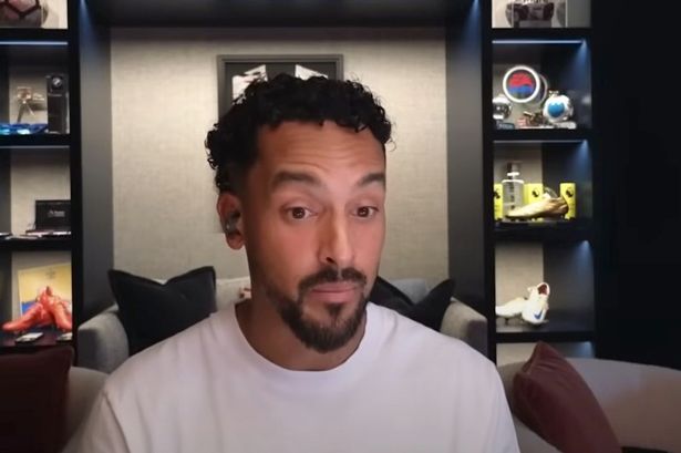 Theo Walcott bảo vệ Arsenal trên podcast