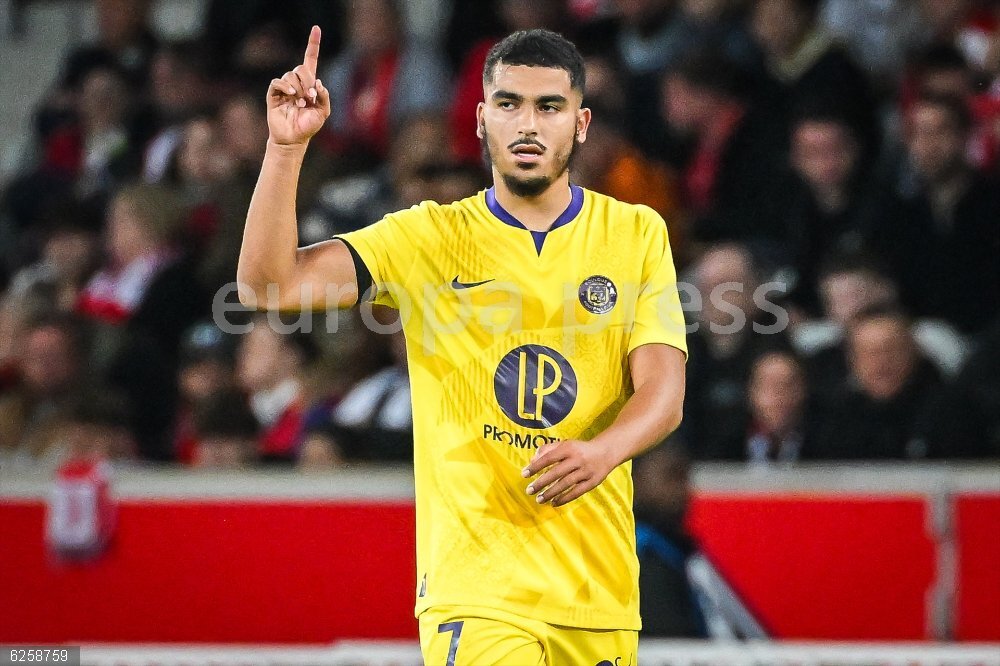 Zakaria Aboukhlal ăn mừng bàn thắng cho Toulouse trước Lille 2024