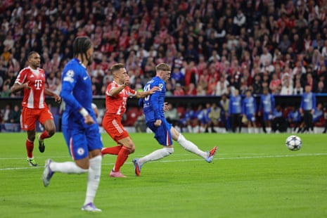 Cole Palmer ghi bàn cho Chelsea trước Bayern Munich