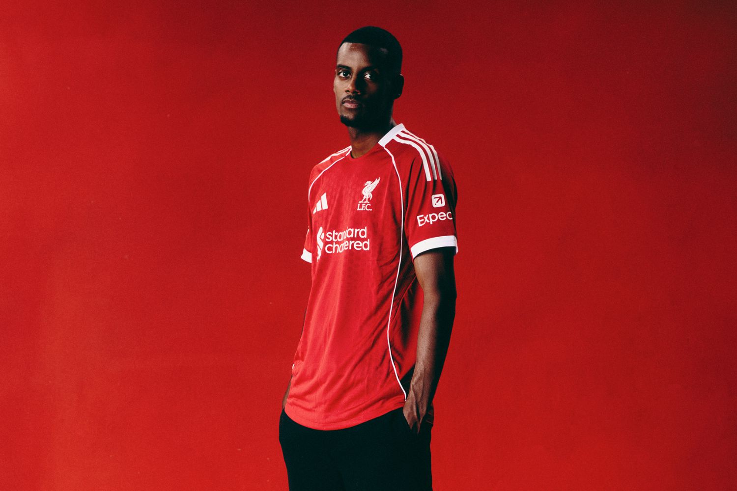 Alexander Isak ký hợp đồng với Liverpool