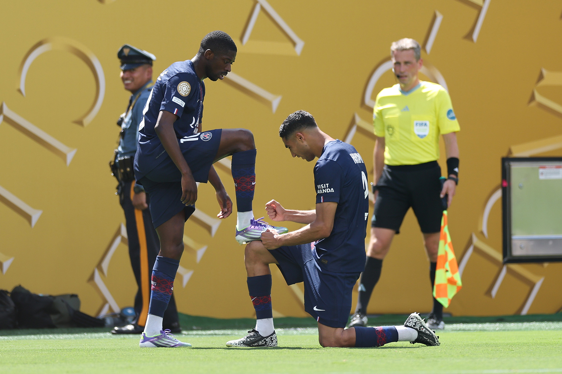 Achraf Hakimi và Ousmane Dembele ăn mừng bàn thắng, PSG mùa 2025