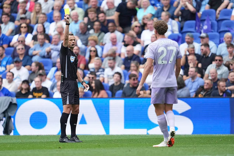 Mats Wieffer (Brighton) thi đấu trong trận gặp Everton ngày 24/8/2025