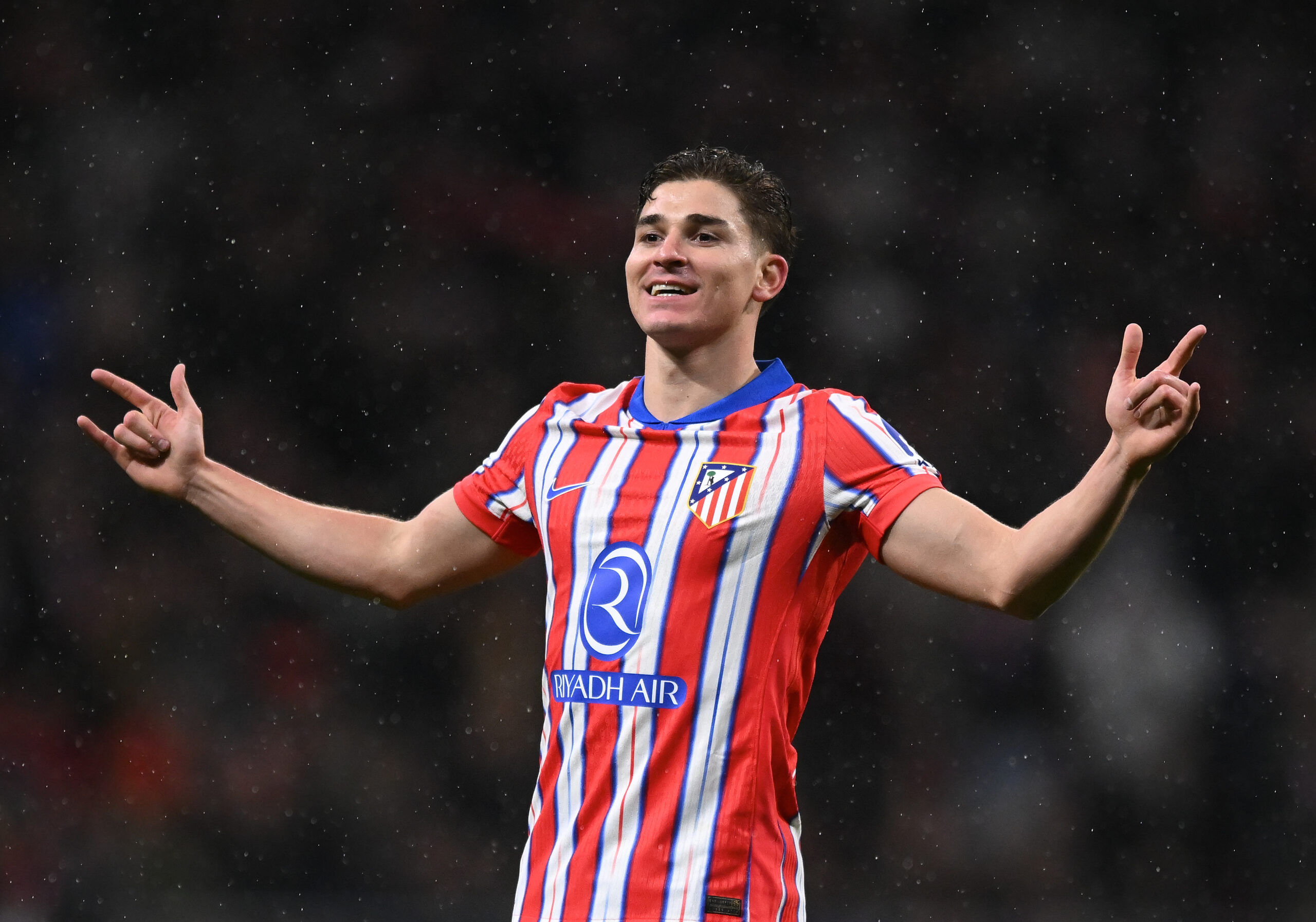 Hình ảnh đội hình Atletico Madrid 2025 với Griezmann và Julian Alvarez