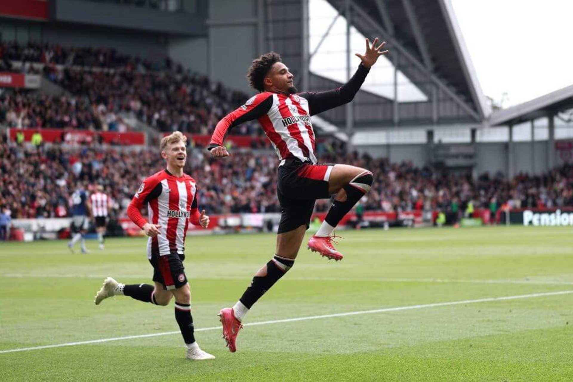 Kevin Schade (Brentford) ăn mừng bàn thắng tại Premier League tháng 5/2025
