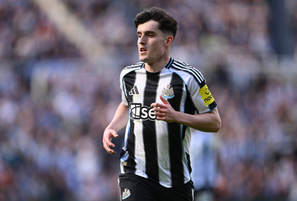 Tino Livramento thi đấu cho Newcastle tại Premier League 2025