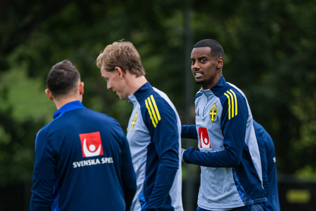 Alexander Isak trong buổi tập cùng đội tuyển Thụy Điển, ánh mắt hướng về tương lai mới tại Liverpool
