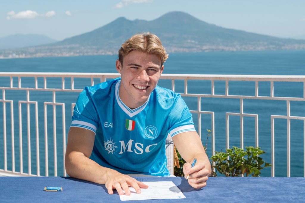Rasmus Hojlund ký hợp đồng với Napoli sau khi rời Manchester United