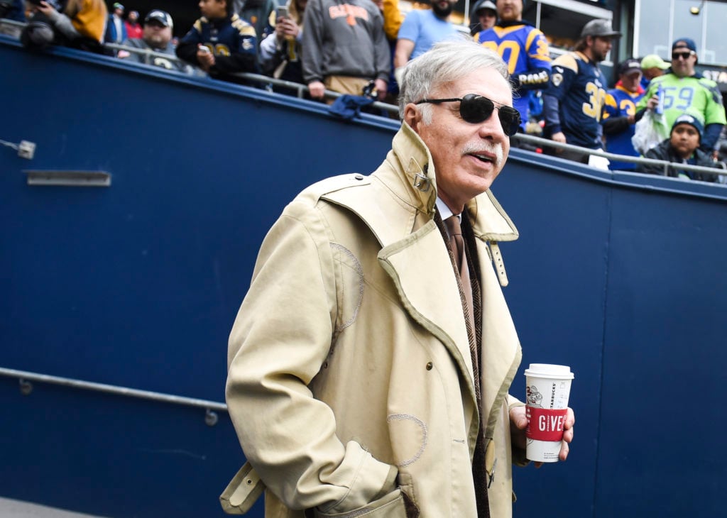 Stan Kroenke dự khán trận NFL tại SoFi Stadium