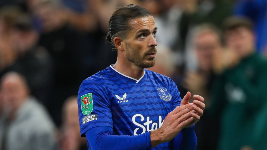 Jack Grealish vỗ tay động viên đồng đội Everton