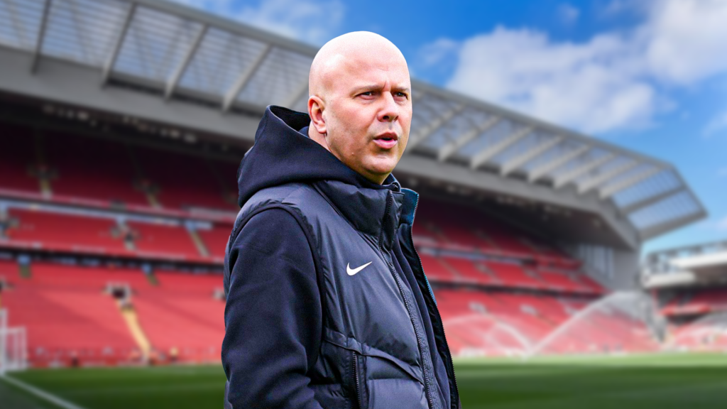 HLV Arne Slot trên sân tập Liverpool