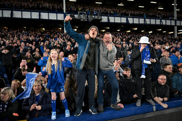 CĐV Everton ăn mừng chiến thắng Premier League 2025