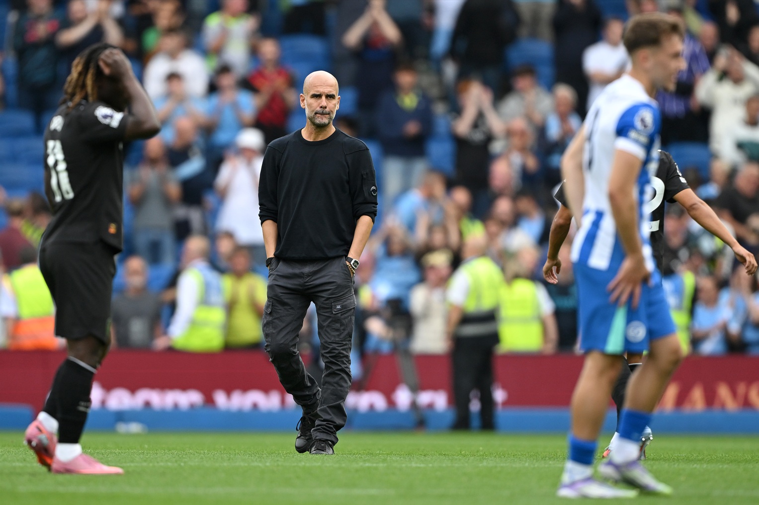 Pep Guardiola thất thần sau trận thua Brighton – Áp lực đè nặng lên Man City