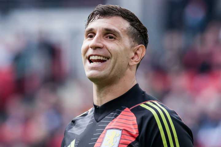 Thủ môn Emiliano Martinez Aston Villa tháng 5/2025