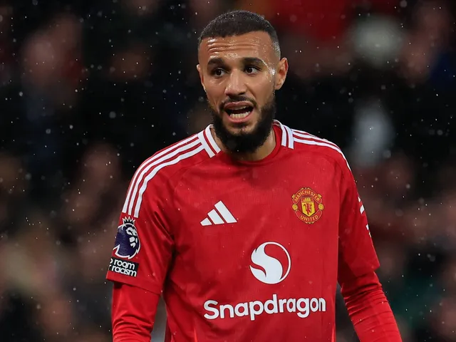 Mazraoui thi đấu cho Man United ngày 29/9/2024