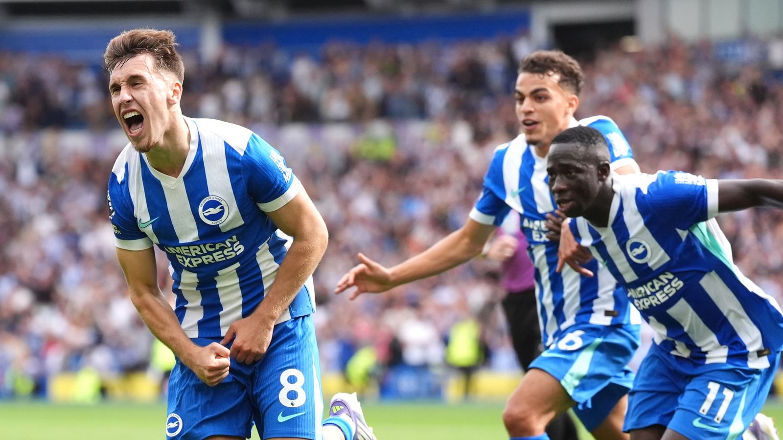 Brajan Gruda ăn mừng bàn thắng quyết định cho Brighton trước Man City