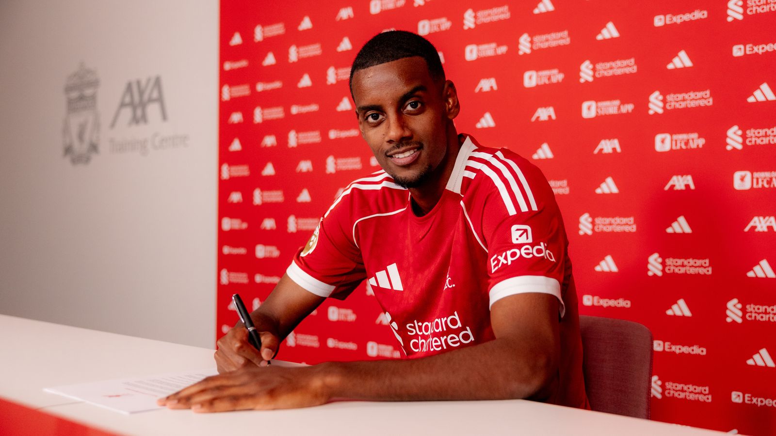Alexander Isak ra mắt Liverpool – Kỷ lục chuyển nhượng Premier League