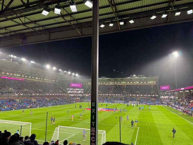 Sân vận động Turf Moor, nơi diễn ra trận Burnley vs Liverpool